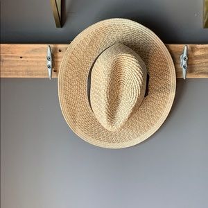 Woven sun hat with leather detail